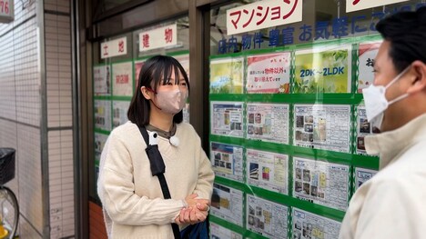 住む部屋を探す蛙亭イワクラ。