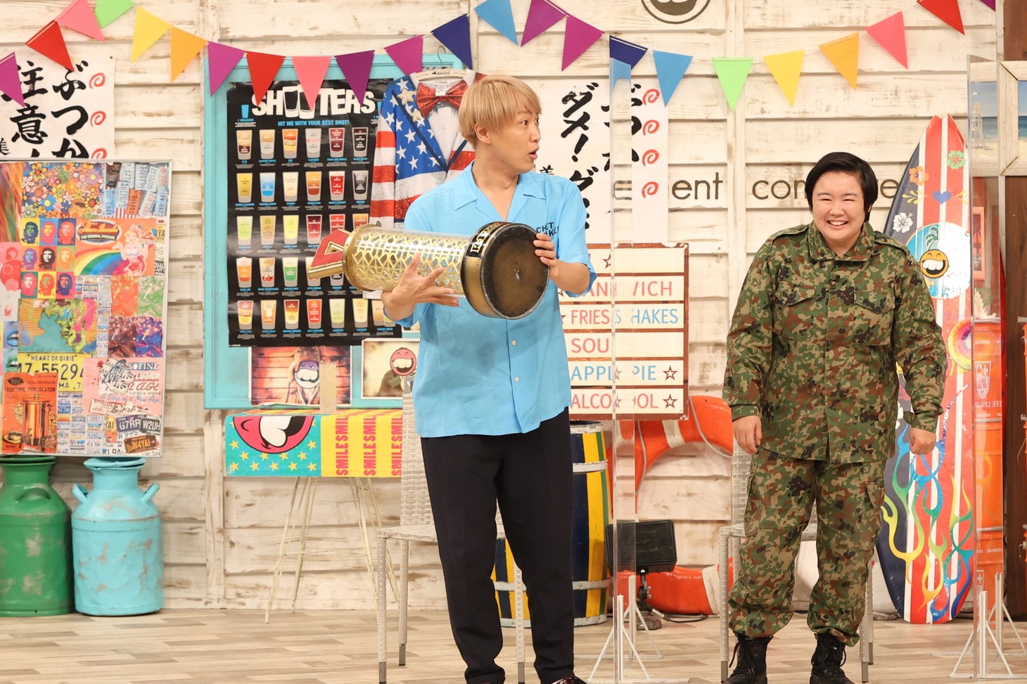 左から、お見送り芸人しんいち、やす子。(c)フジテレビ