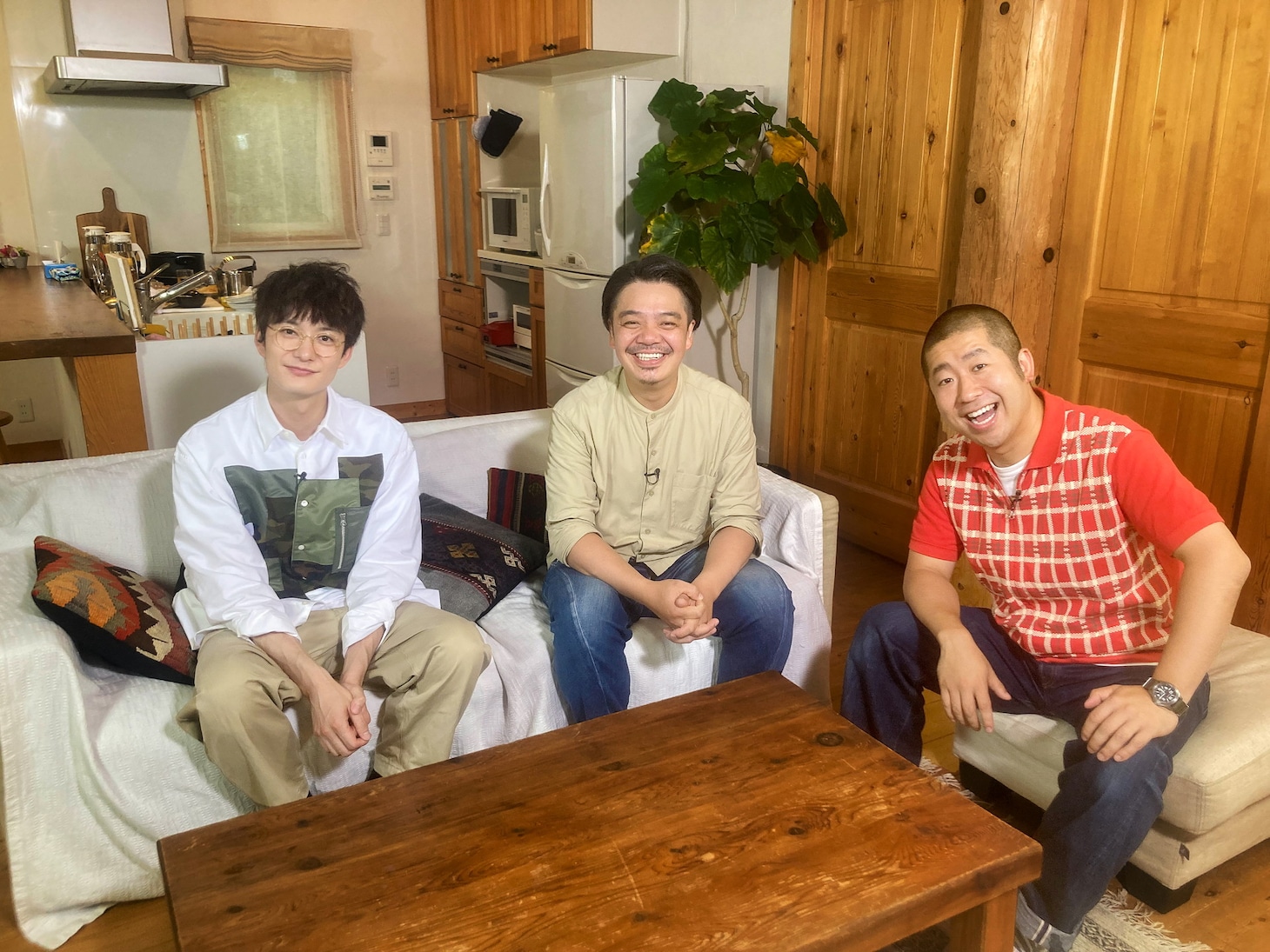 左から岡田将生、パップコーン須田、ハライチ澤部。
