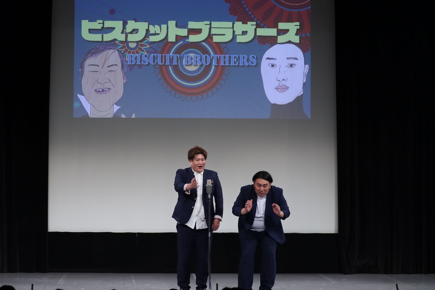 「kento fukaya寄席」の様子。ビスケットブラザーズ。