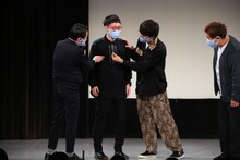 「非普通」な服を着用していた男性ブランコ平井。中には「非ートテック」を着ている。