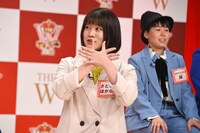 カニのポーズを決めるさとなかほがらか。