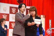 ネタ順抽選中、「（ますみの）目元、BAD BOYやねえ！」とツッコむ天才ピアニスト竹内。