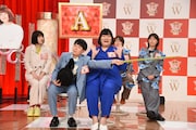 帽子の中から長いスティックを取り出すヨネダ2000誠。
