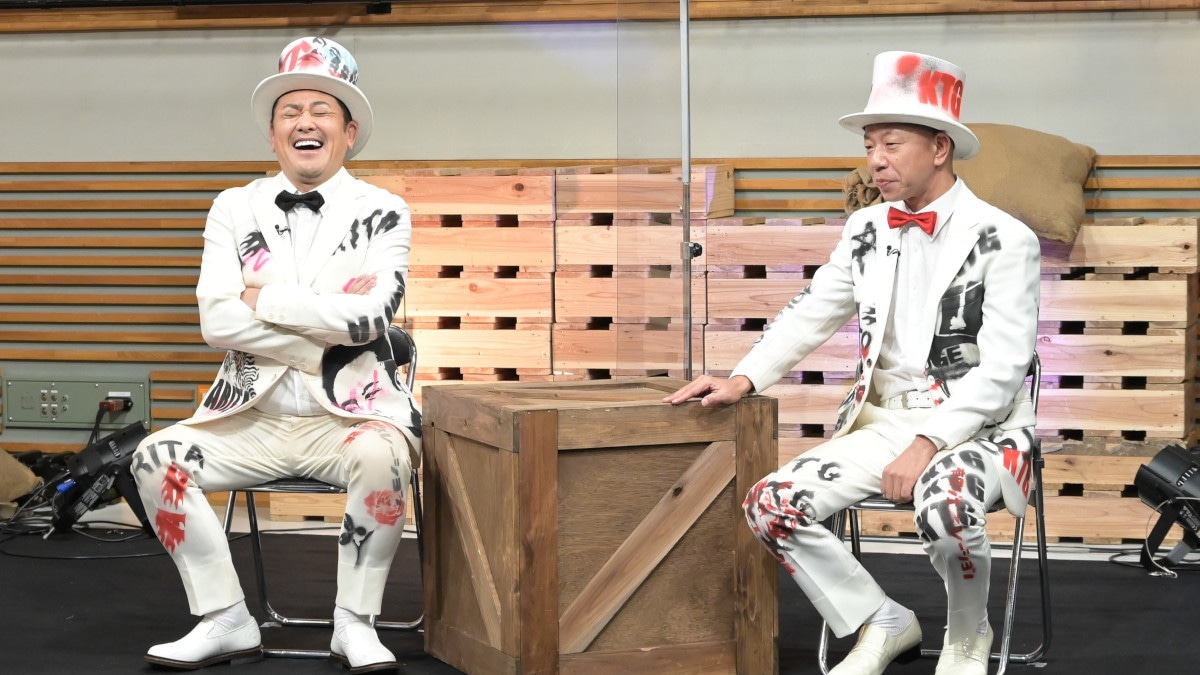 左から、くりぃむしちゅー有田、バイきんぐ小峠。(c)TBS