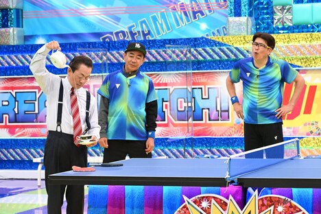 とんねるずと水谷豊（左）。(c)テレビ朝日