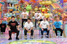 「アメトーーク！」に「新日本プロレス大好き芸人」として出演する（前列左から）くりぃむしちゅー有田、ケンドーコバヤシ、レイザーラモンRG、ユリオカ超特Q、（後列左から）ジャングルポケット斉藤、鬼越トマホーク坂井。(c)テレビ朝日