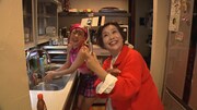 左からフワちゃん、上沼恵美子。(c)日本テレビ