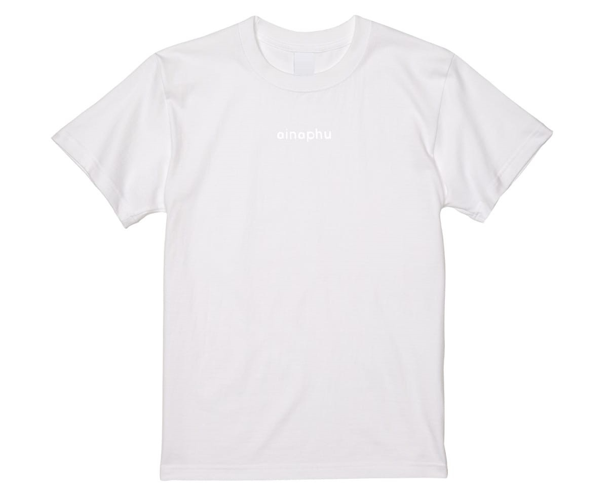 パーパーあいなぷぅの刺繍入りTシャツ。