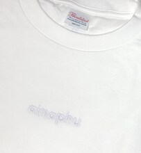 パーパーあいなぷぅの刺繍入りTシャツ。