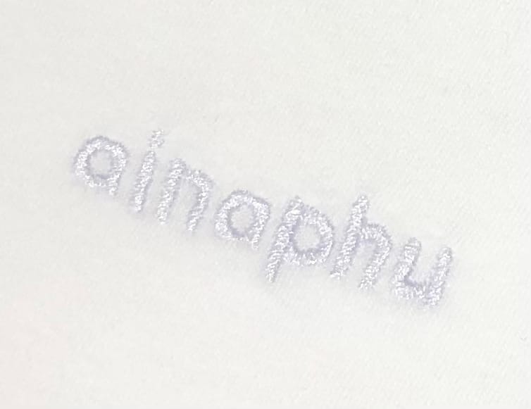 パーパーあいなぷぅの刺繍入りTシャツ。
