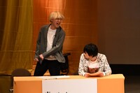 イベント中、ぬるいトークにキレ始め、6人の序列をつけようと宣言する真空ジェシカ・ガク（左）。(c)TBSラジオ