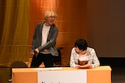 イベント中、ぬるいトークにキレ始め、6人の序列をつけようと宣言する真空ジェシカ・ガク(左)。(c)TBSラジオ