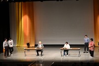 序列を付ける対決の投票を終えたあとで行われた大食い対決のワンシーン。(c)TBSラジオ