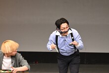 「寿司泥棒」に扮して登場するオズワルド伊藤（右）。(c)TBSラジオ