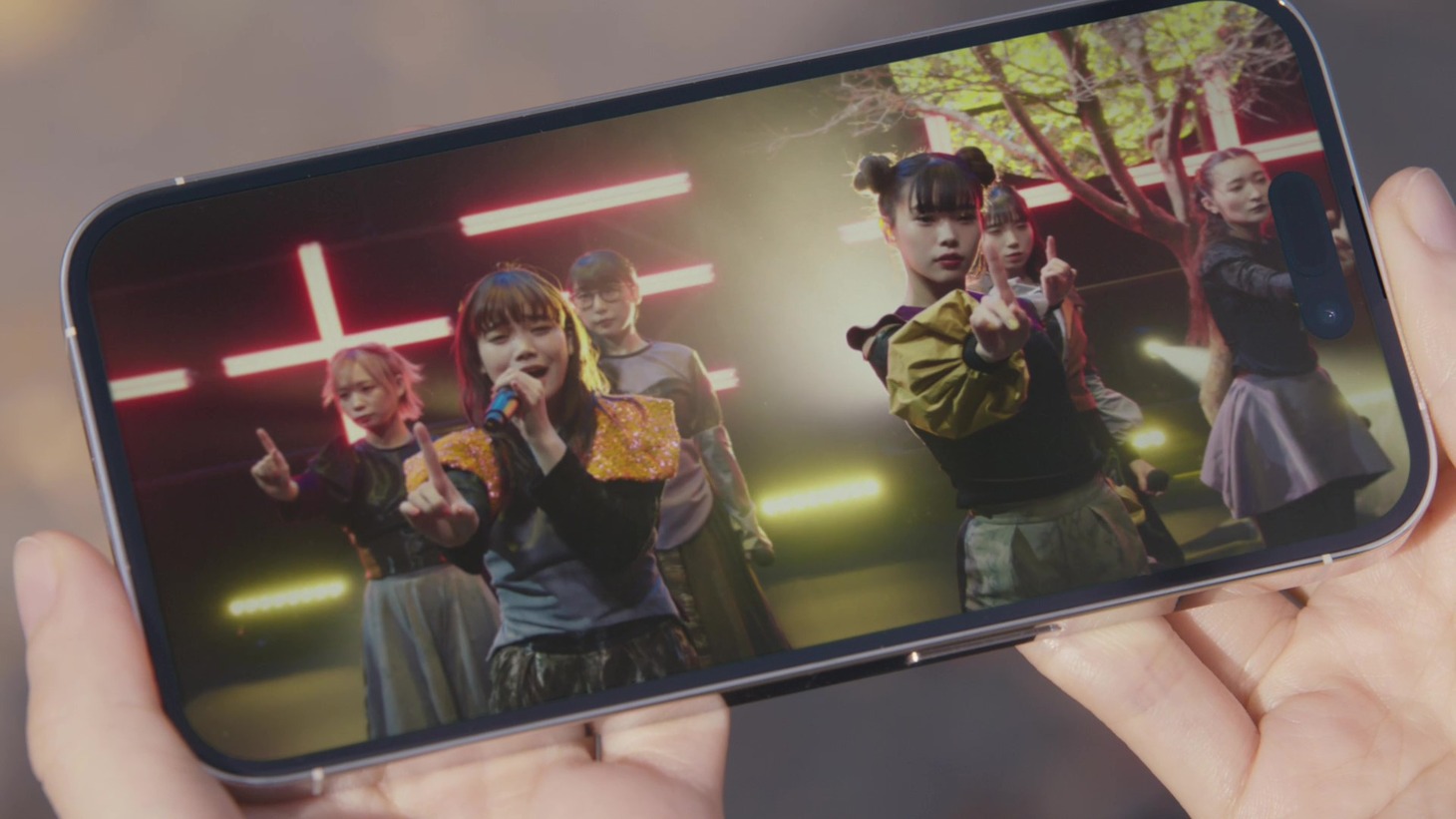 ソフトバンクの新テレビCM「SPY テンテンスリー」編より。