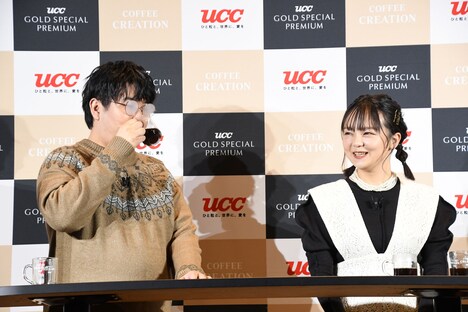 メガネを曇らせる相方・中野(左)に「こいつあざと!(笑)」とあきれる蛙亭イワクラ。