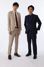 カベポスター。左から、永見、浜田。(c)M-1グランプリ事務局