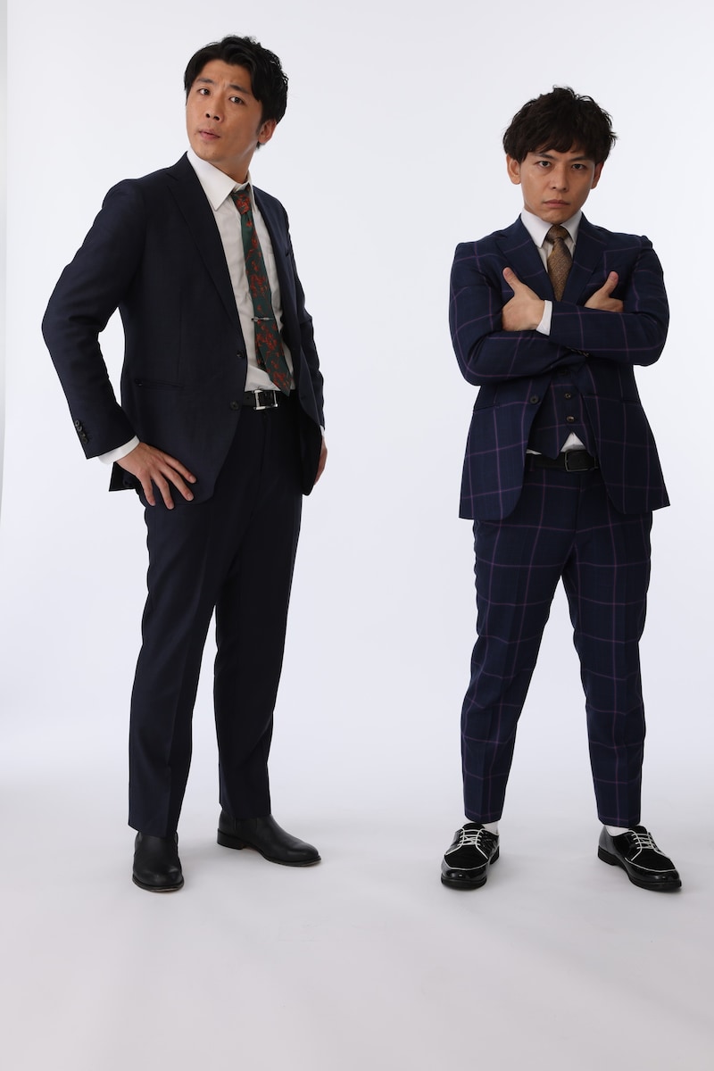 さや香。左から、新山、石井。(c)M-1グランプリ事務局