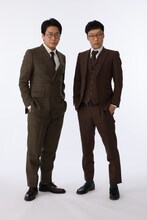 男性ブランコ。左から、浦井、平井。(c)M-1グランプリ事務局