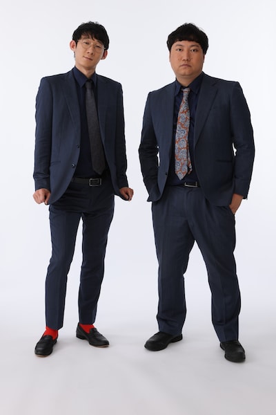 ロングコートダディ。左から、堂前、兎。(c)M-1グランプリ事務局