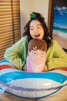 「よしもとコラボ マユリカの魚肉ソーセージクッション」（中谷）