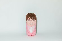 「よしもとコラボ マユリカの魚肉ソーセージクッション」（中谷）