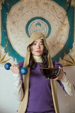 「よしもとコラボ ロングコートダディの転生マルチクロス」の使用例。