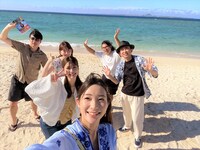 「有吉の冬休み2023 密着77時間in沖縄」の出演者たち。(c)フジテレビ