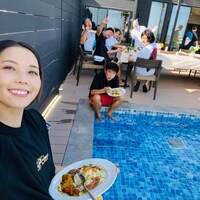 プールでの様子。(c)ABCテレビ