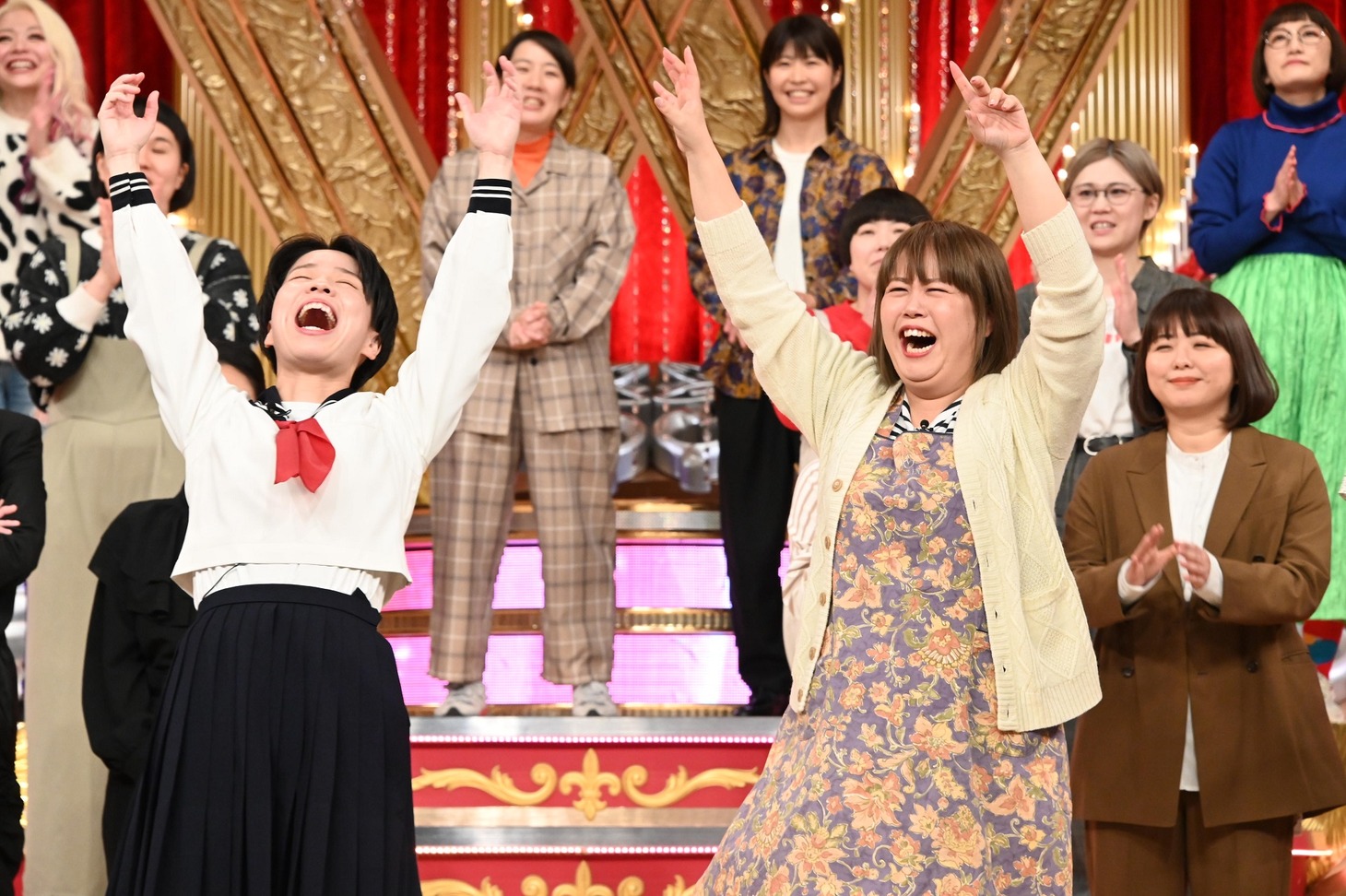 「女芸人No.1決定戦 THE W 2022」の優勝が発表された瞬間、喜ぶ天才ピアニスト。
