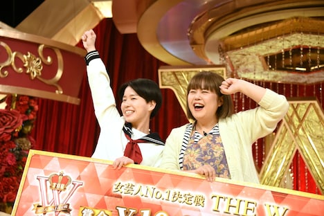 「女芸人No.1決定戦 THE W 2022」で優勝した天才ピアニスト。