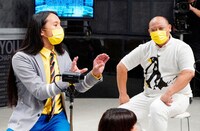 有識者として登場するトム・ブラウン。