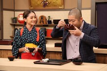 左から、みちょぱ、ハライチ澤部。(c)フジテレビ