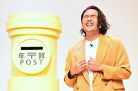 年賀状のポスト投函後に、CM同様の「はぁー」の顔をする見取り図・盛山。