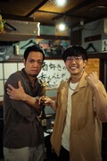 「タッグマッチSHOCHIKU～若手芸人×マネージャー～」で優勝したチャコールゾーン。