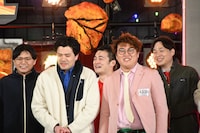 風で前髪がめくれ上がったというマユリカ中谷。