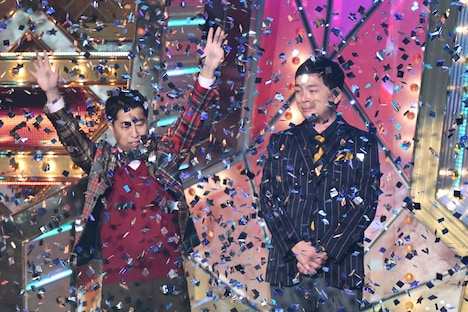 「M-1グランプリ2022」で優勝した瞬間のウエストランド。