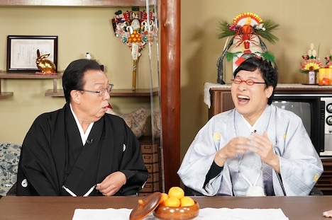 左から、梅沢富美男、南海キャンディーズ山里。(c)中京テレビ