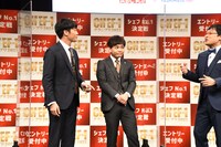 車をPayPayで買うという革命を起こしたさや香・石井（中央）。