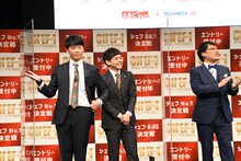 「M-1」決勝後、仕事が増えたか否かの質問に「イエス」と答えるさや香・新山（左）。