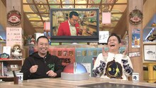 モグライダーともしげのロケを見つめる千鳥。(c)ABCテレビ
