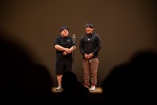 左から、タイムマシーン3号・関とアルコ＆ピース酒井のシャッフル漫才。