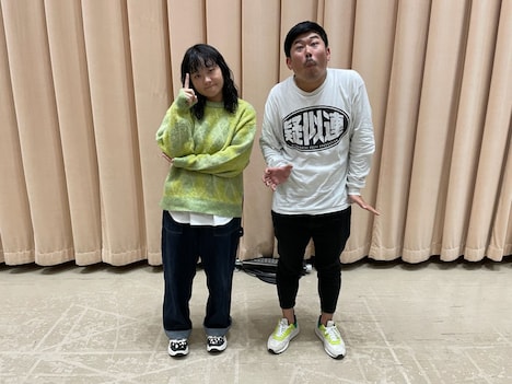 吉住（左）と岡野陽一（右）。