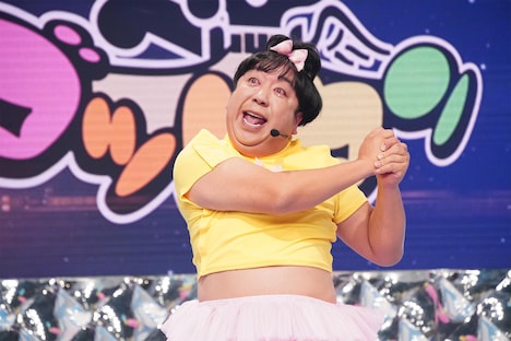 トップバッターを務めるバナナマン日村。