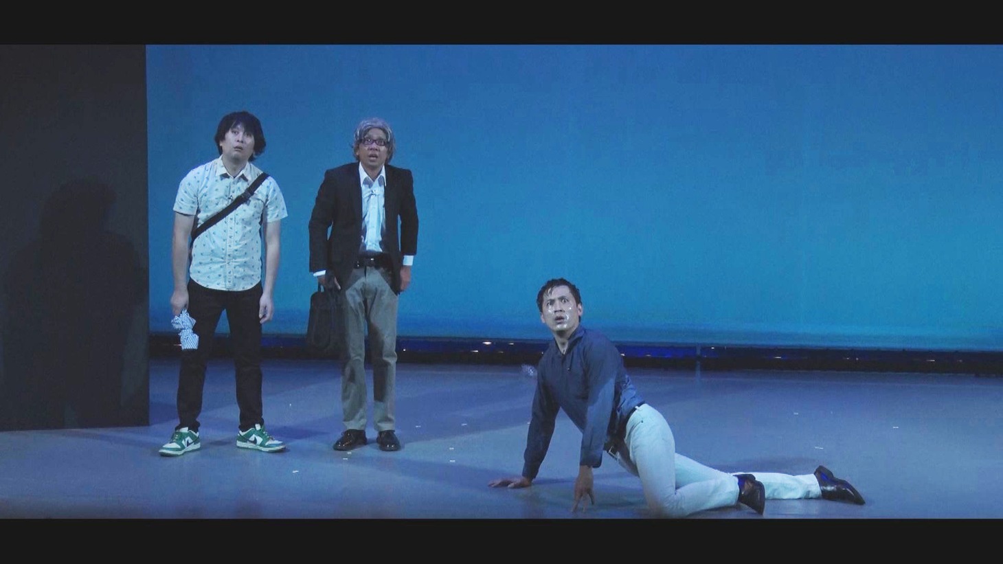 DVD「ベストのや団」に収録されるコント「雨」。