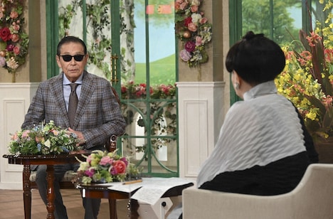 左から、タモリ、黒柳徹子。(c)テレビ朝日