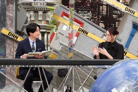 左から、相席スタート山添、珠城りょう。(c)フジテレビ