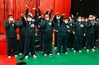 「お笑いアカデミー賞2022」の出演芸人たち。(c)TBS