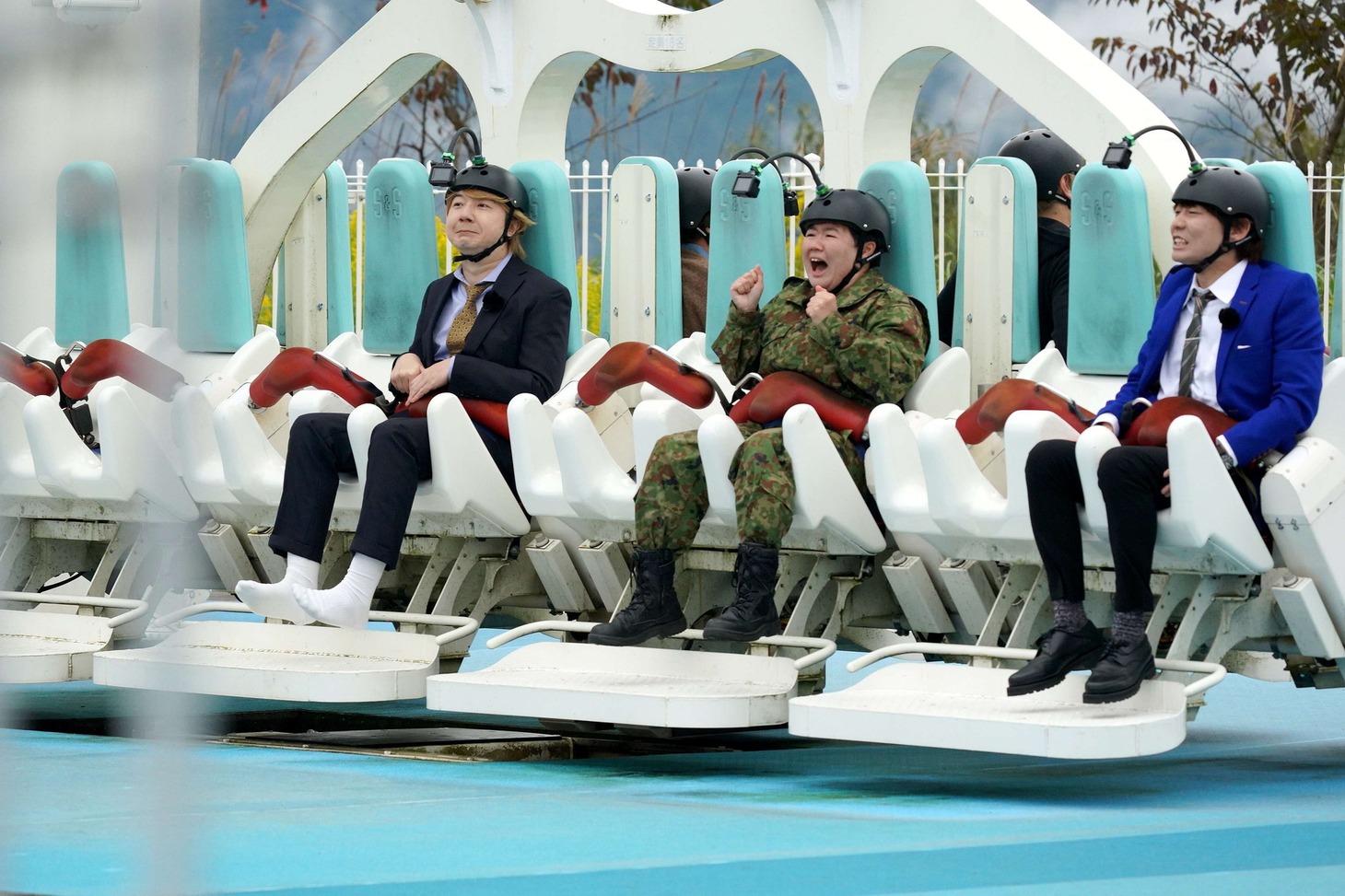 「ようこそ運ダーランド～今年イチの強運は誰だ？～」に出演する三四郎、やす子（中央）。(c)東海テレビ